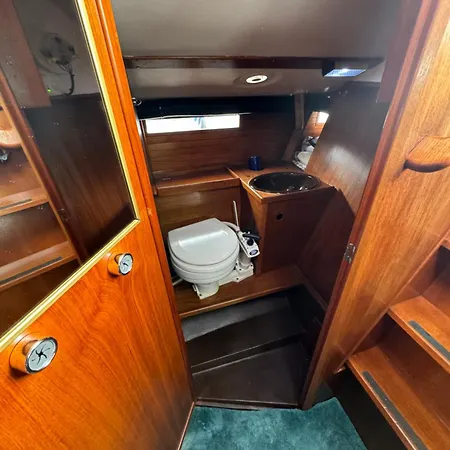 Private Yacht In The Heart Of *