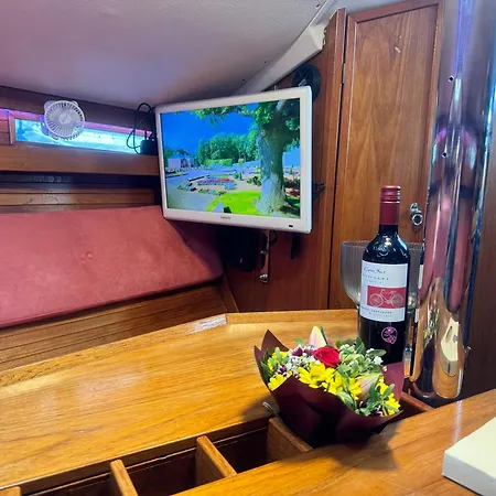 Private Yacht In The Heart Of Botel *