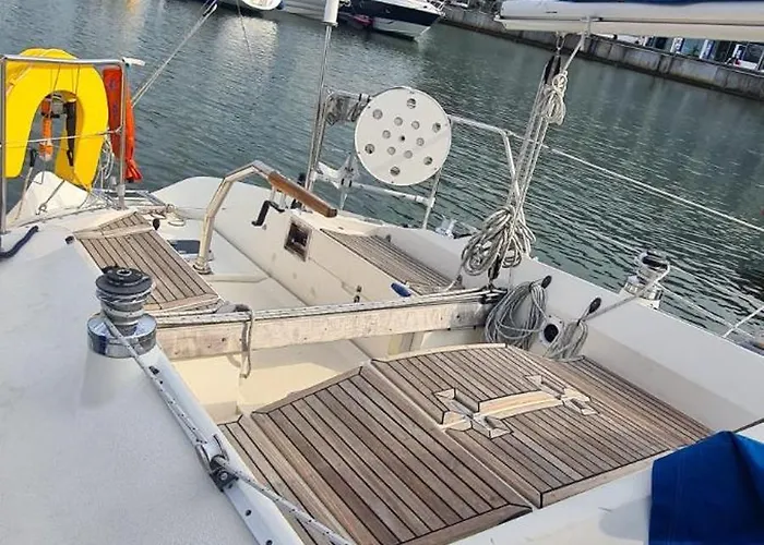 Private Yacht In The Heart Of 탈린