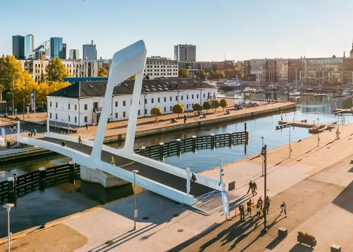 Private Yacht In The Heart Of Ταλίν