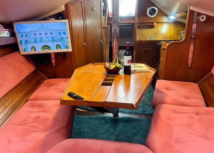 Private Yacht In The Heart Of Πλωτό κατάλυμα