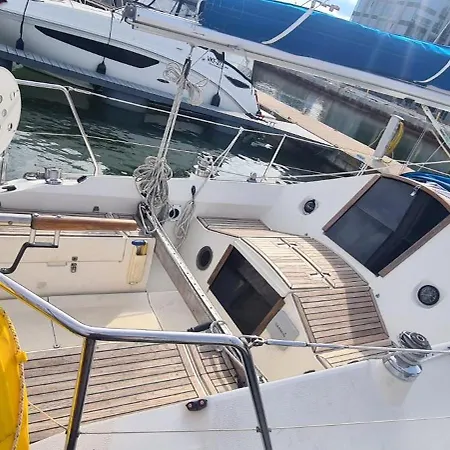 船屋 Private Yacht In The Heart Of *