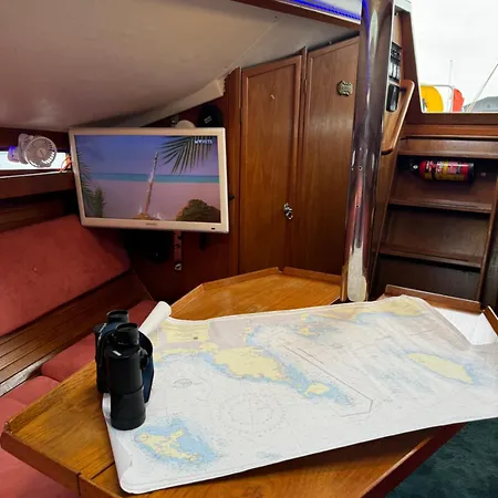 Private Yacht In The Heart Of Hotel en barco Tallin