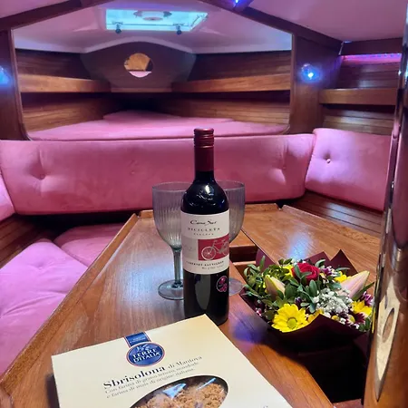 Private Yacht In The Heart Of * 塔林