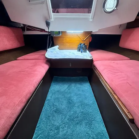 Private Yacht In The Heart Of 船屋 *