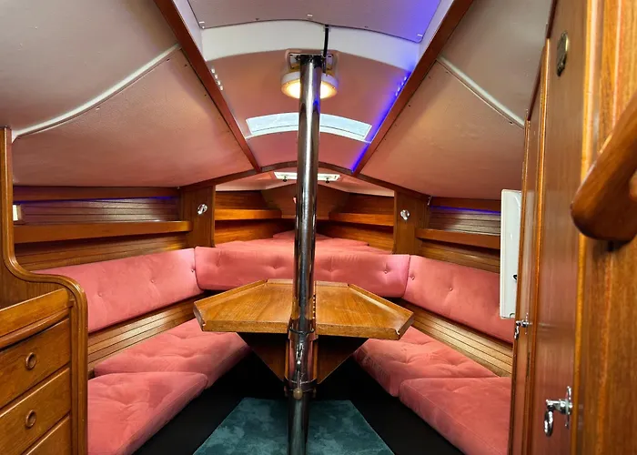 Private Yacht In The Heart Of Båthotell